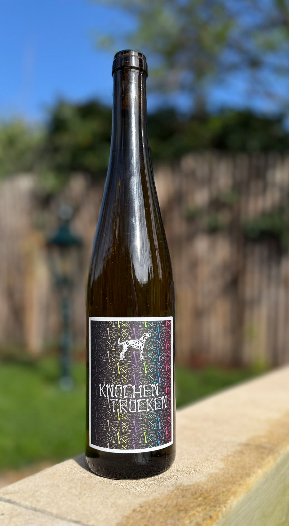 Knochentrocken Weißweincuvée trocken 2023